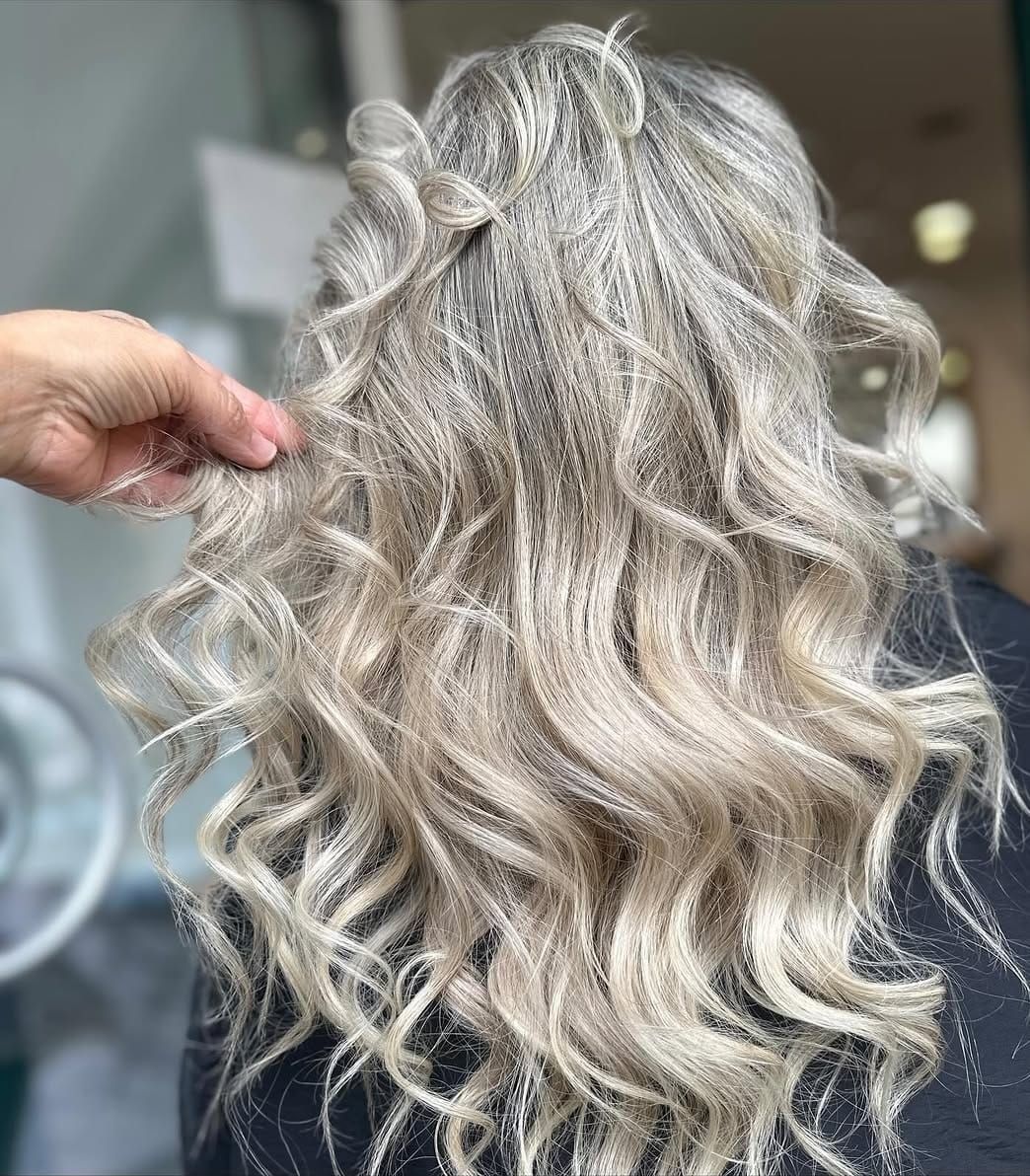 Perlblonde Locken